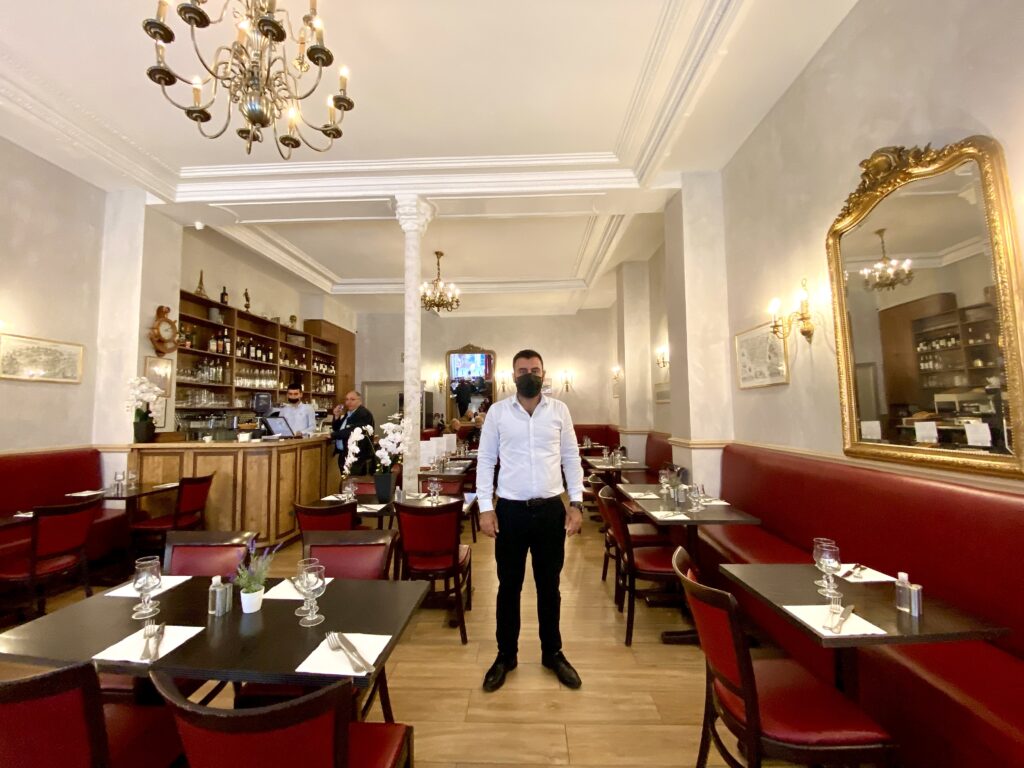 L'adresse incontournable de la grillade au feu de bois de Paris : Le Restaurant Derya reprend du service 4 Eyup Ulas le chef dentreprise du restaurant Derya est assez affirme sur les grillades proposees a ses clients restaurant derya gacox